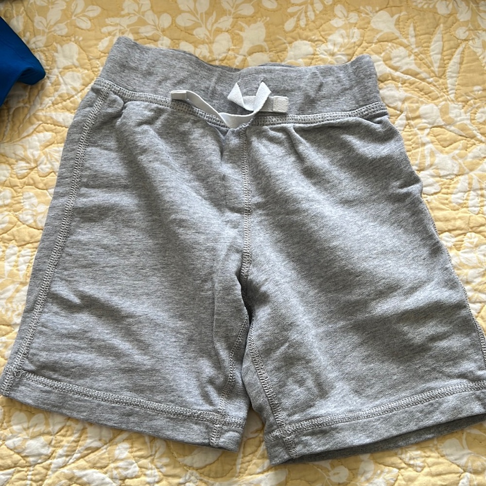 Hanna Andersson Bright Basic Sweatshorts (size 110/5)